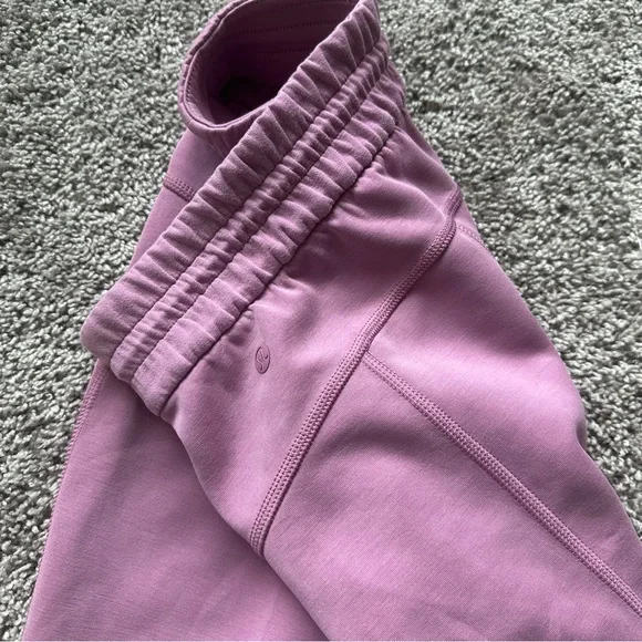 lululemon athletica Cropped Straight-Leg Softstreme in Dusty Pink - Picture 5 of 5